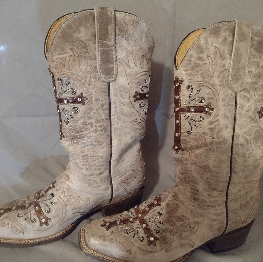 BOOTS